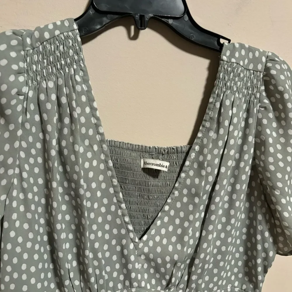 Abercrombie Flutter Sleeve Dress in Mint Dot Smocked- Size Medium